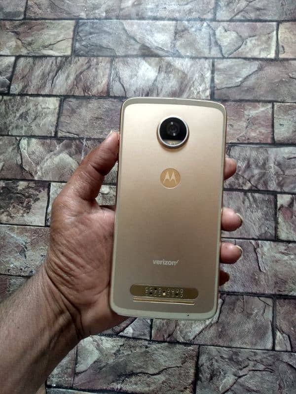 one plus n200 moto Z2 play 6