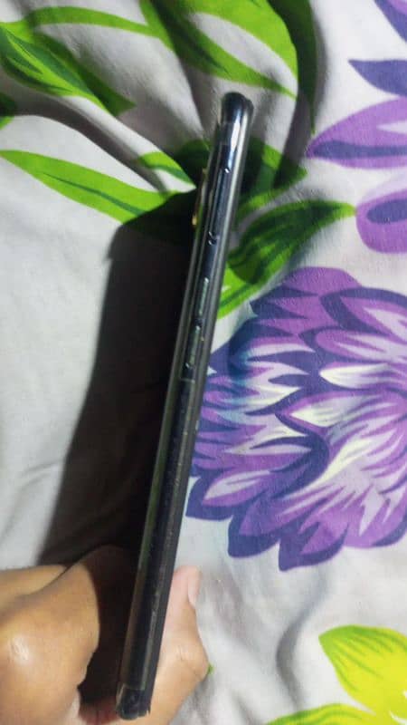 OPPO f11 10by10 condition with box 2