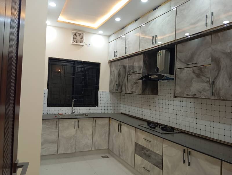 Brand New 10 Marla Upper Portion For Rent in Bahria Town Lahore 0