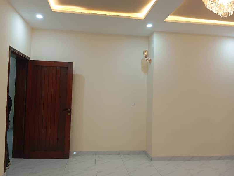 Brand New 10 Marla Upper Portion For Rent in Bahria Town Lahore 1