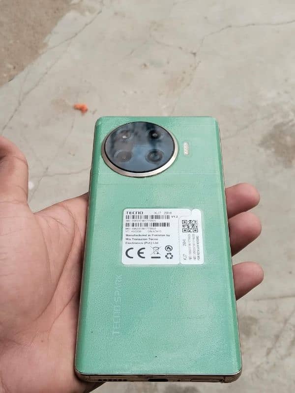 Tecno Spark 20 pro plus 0