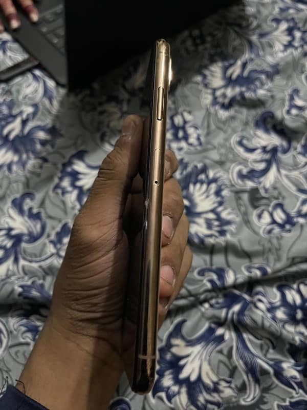 iPhone XSMax 64gb 2