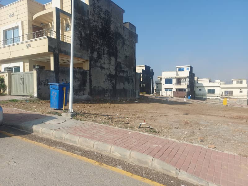 1 Kanal Pair Plots in Bahria Town Phase 8 Overseas 5, Prime Location Opposite DHA 4 0