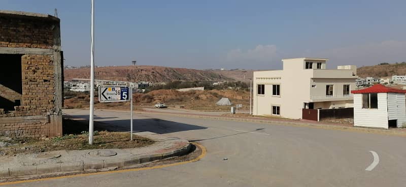 1 Kanal Pair Plots in Bahria Town Phase 8 Overseas 5, Prime Location Opposite DHA 4 12