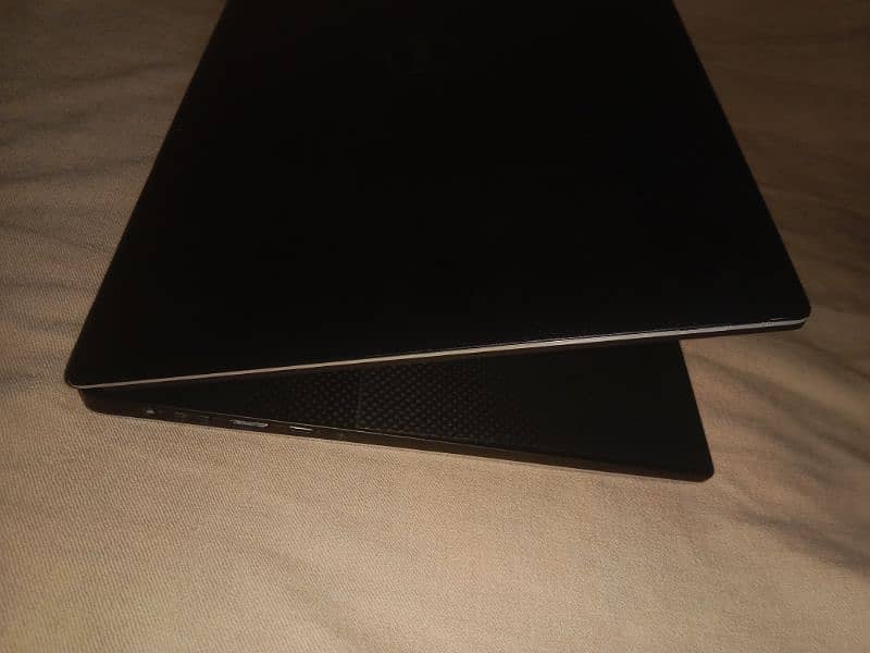 "Dell Laptop Model 23H2 - 6