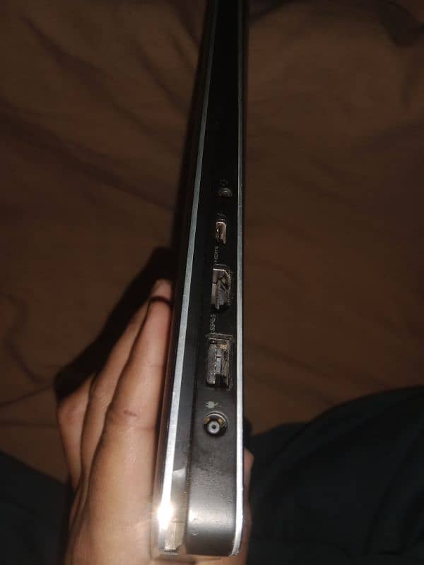 "Dell Laptop Model 23H2 - 7