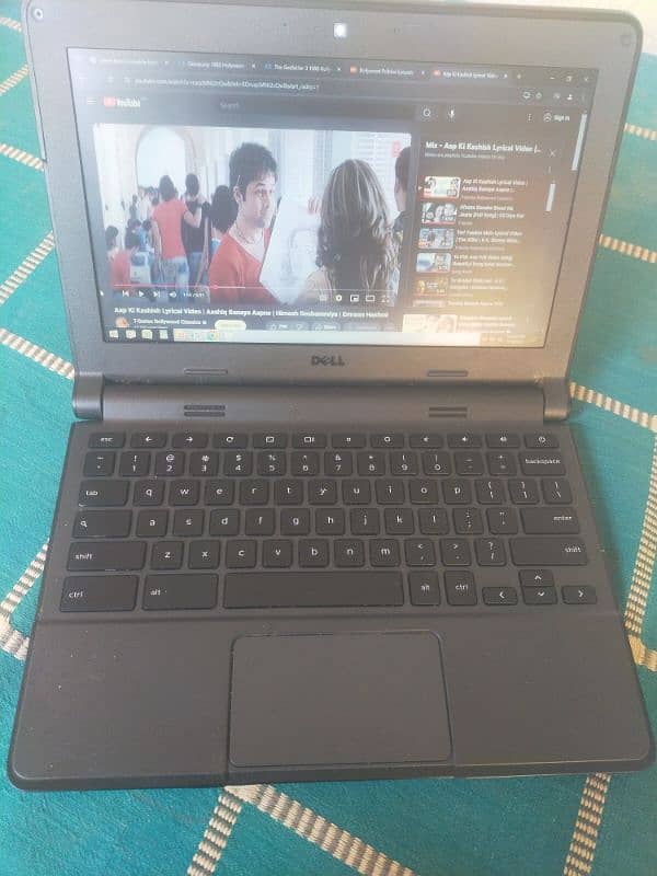 Dell Chromebook ( window 10) 9/10 condition 7+ hours battery timing 0