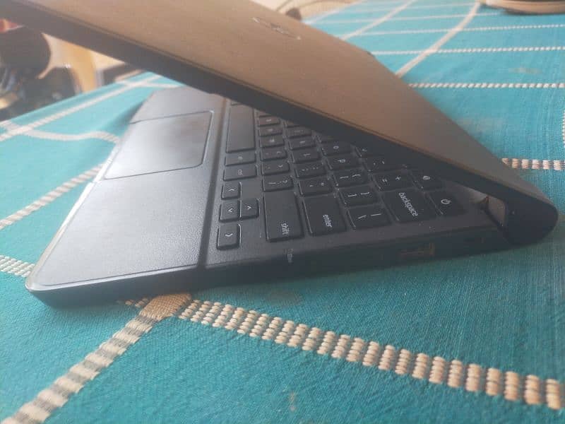 Dell Chromebook ( window 10) 9/10 condition 7+ hours battery timing 3