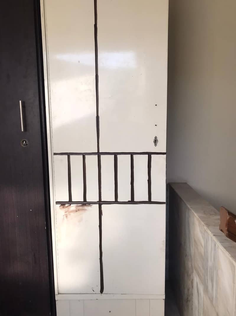 Used wardrobe best in condition made of ply in low price single almar 0