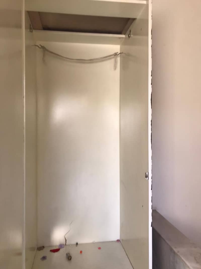 Used wardrobe best in condition made of ply in low price single almar 1