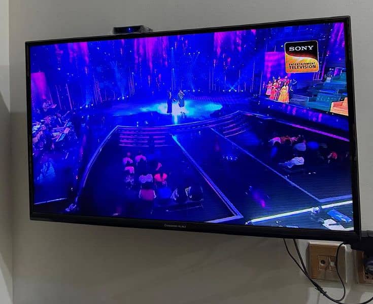 CHANGHONG RUBA 40 INCH LED WITH SMART BOX 0