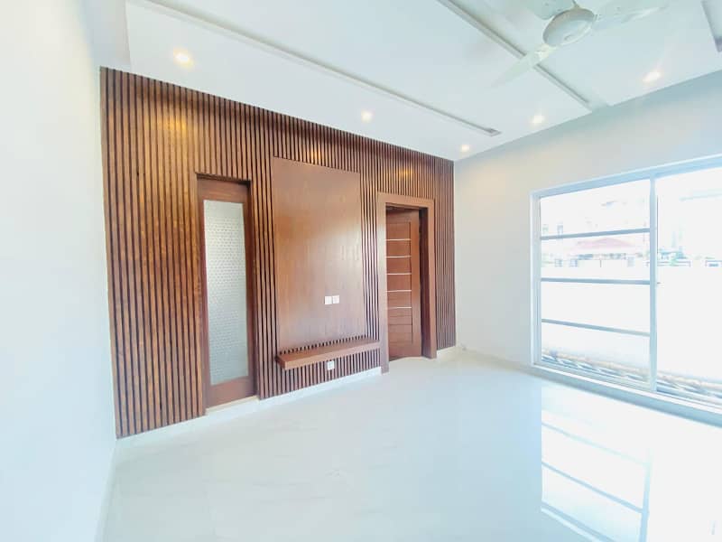 1 Kanal Modern Design Low Price Brand New Luxury Palace for rent in phase 6 18