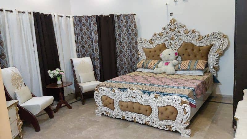 Beautiful Bed Set for sale 0