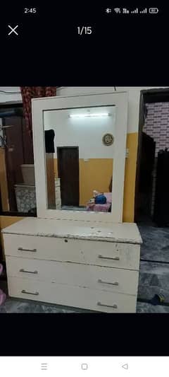 white Dressing Table