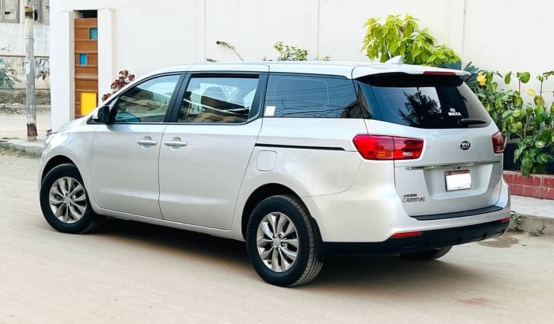 KIA Grand Carnival 2019 3