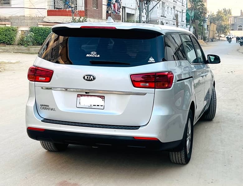 KIA Grand Carnival 2019 4