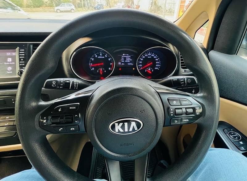 KIA Grand Carnival 2019 10