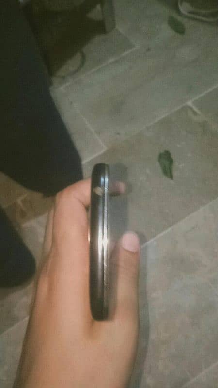 Motorola e4 ha panel thoda sa Karak ha par condition ach ha 3