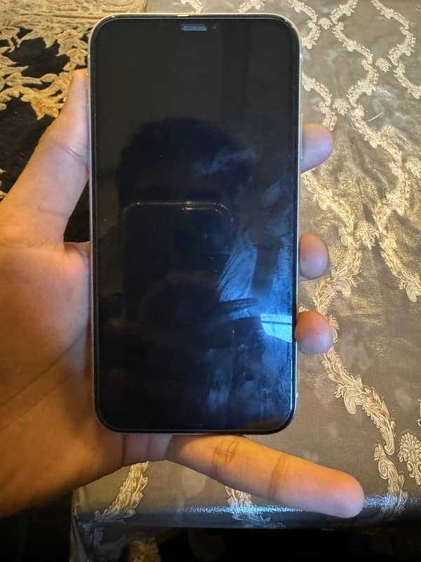 iphone 11  pta dual sim with box 3