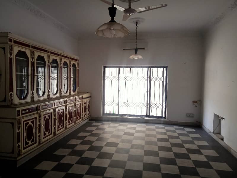 GULBERG,3 KANAL COMMERCIAL USE HOUSE FOR RENT GARDEN TOWN MOLDEL TOWN SHADMAN LAHORE 18