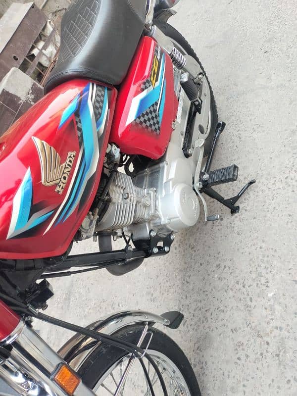 Honda 125 model 2024 all punjab number new condition 8