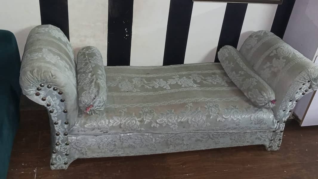 Couch for sale 0