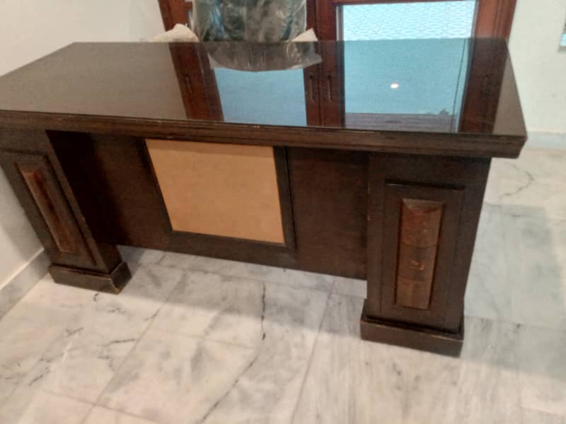 Office table for sale 0