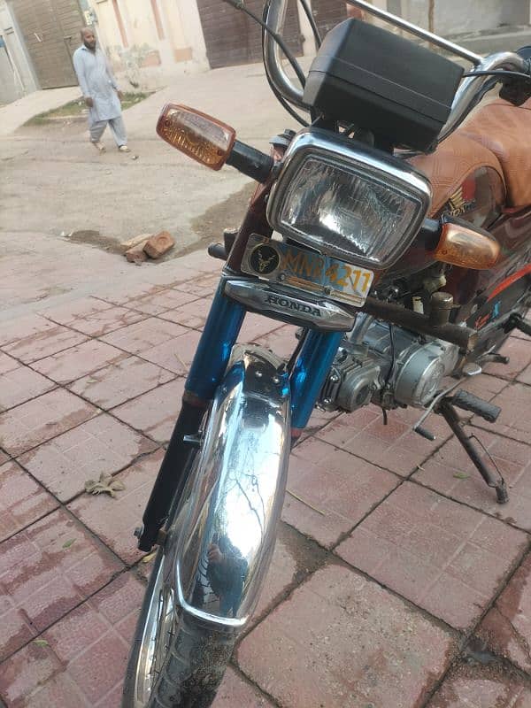 good condition Honda bike 31/12/2011 model 03018688603 9