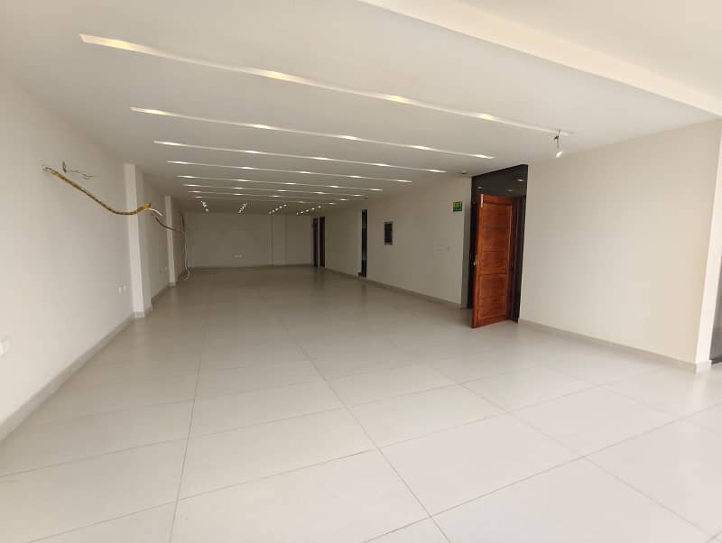 HOT LOCATION COMMERCIAL 8 MARLA FLOOR AVAILABLE FOR RENT 7