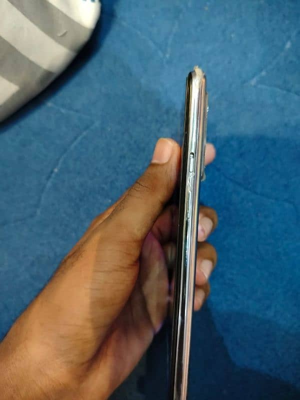 One plus 9.         all ok koi fault nhii h 5