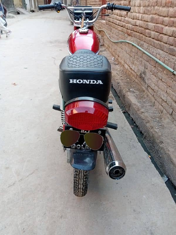 Honda 125 Golden Number 1