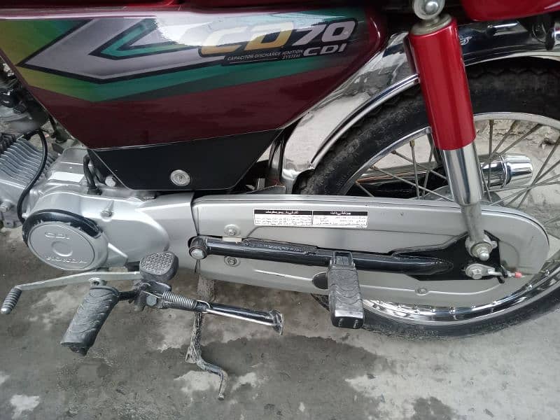 CD 70 motorcycle 5