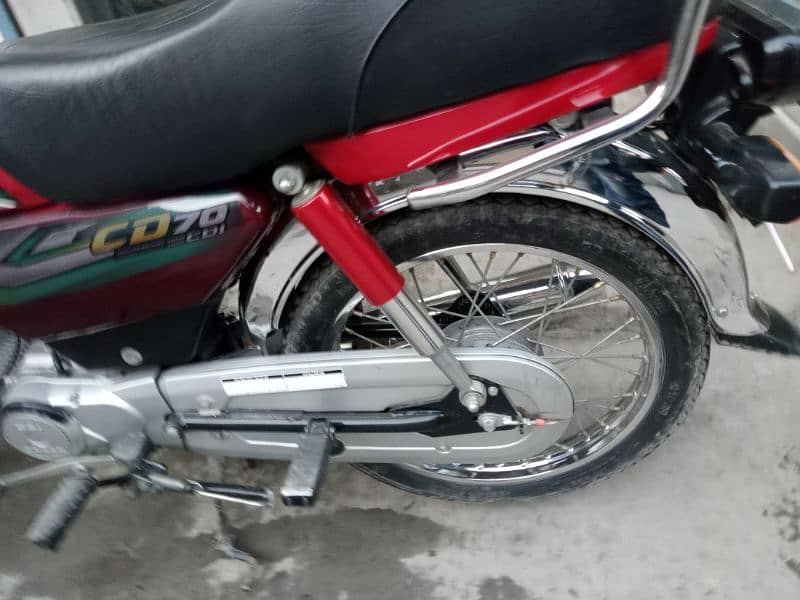 CD 70 motorcycle 8