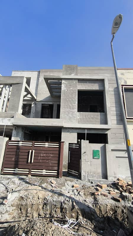 BEST OPPORTUNITY TO BUY GREY STRUCTURE 5 MARLA ON PRIME LOCATION 0