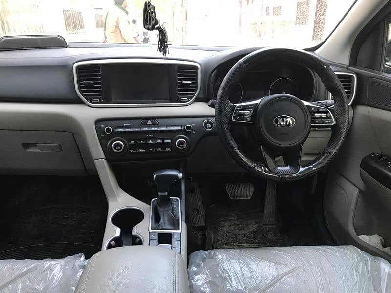 KIA Sportage 2021/2022 AWD all black | Only 1 fender is dry shower 19