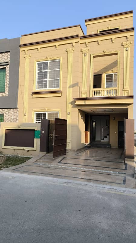 BEST OPPORTUNITY TO BUY 5 MARLA PRIME LOCATION HOUSE IN LWO COST E BAHRIA ORCHARD 0