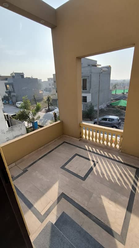 BEST OPPORTUNITY TO BUY 5 MARLA PRIME LOCATION HOUSE IN LWO COST E BAHRIA ORCHARD 14