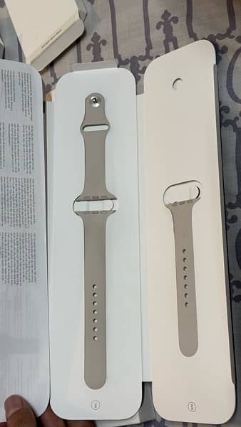 Apple Watch Series 8 Starlight Aluminium 45 MM 14