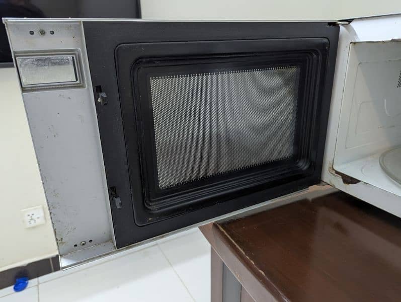 microwave oven for sale (not in working condition) 7