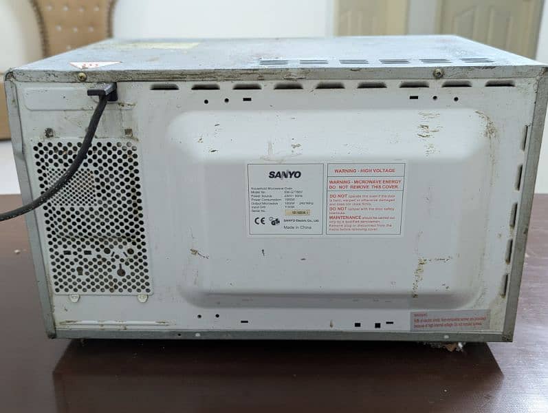 microwave oven for sale (not in working condition) 8