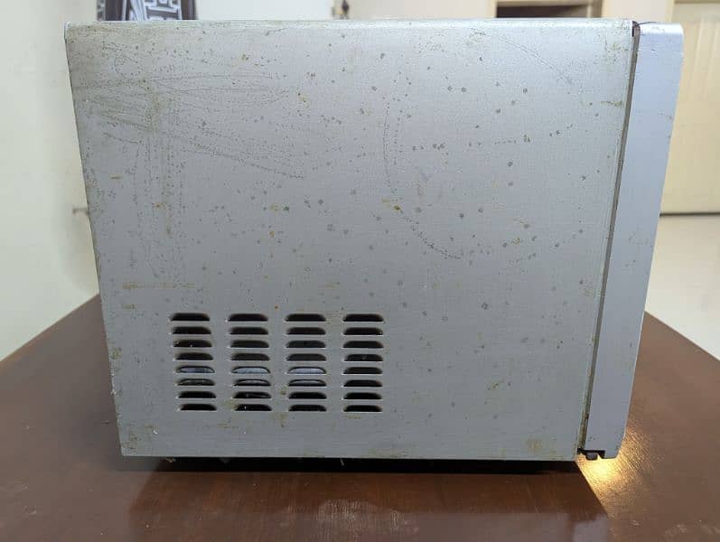 microwave oven for sale (not in working condition) 10