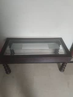 when table with thick glass used