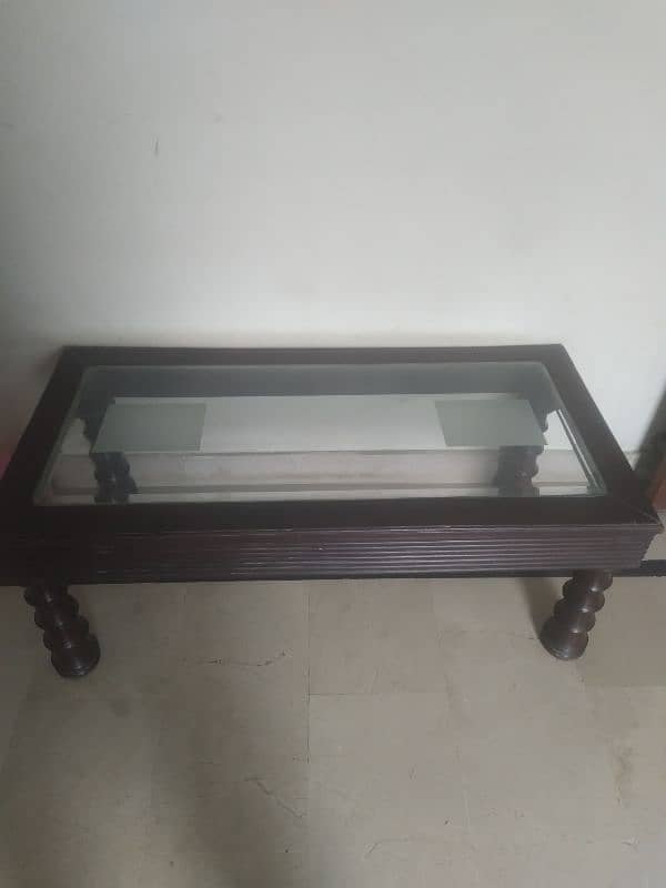 when table with thick glass used 0