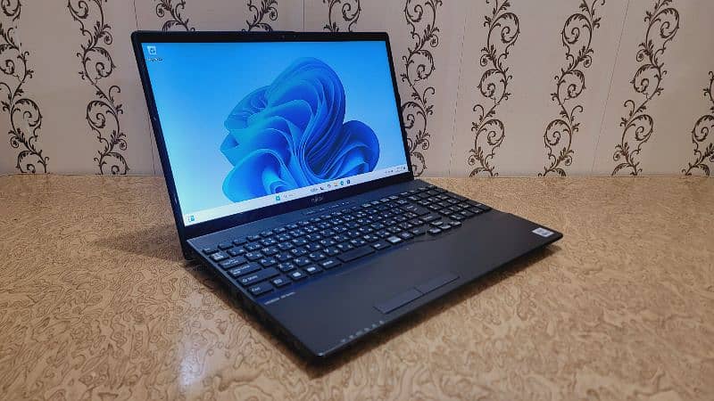 Laptop Fujitsu | Core i5, 10th Gen | Condition 10/10 1