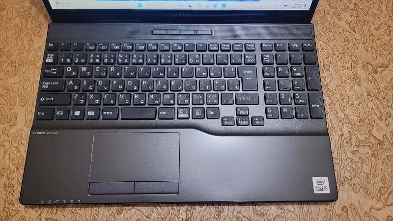 Laptop Fujitsu | Core i5, 10th Gen | Condition 10/10 7