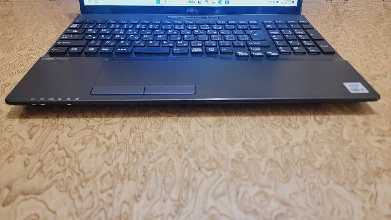 Laptop Fujitsu | Core i5, 10th Gen | Condition 10/10 8