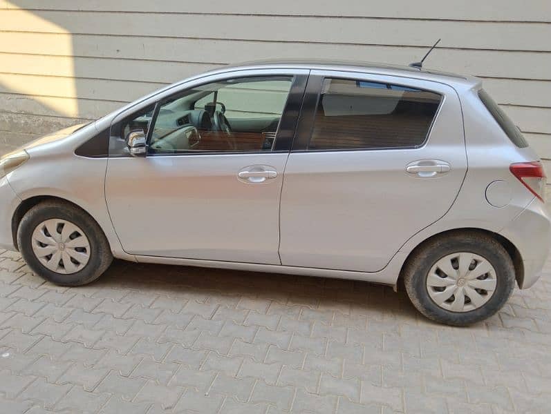 Toyota Vitz 2015 3