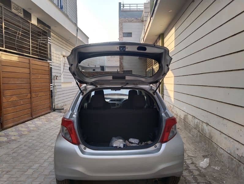 Toyota Vitz 2015 7