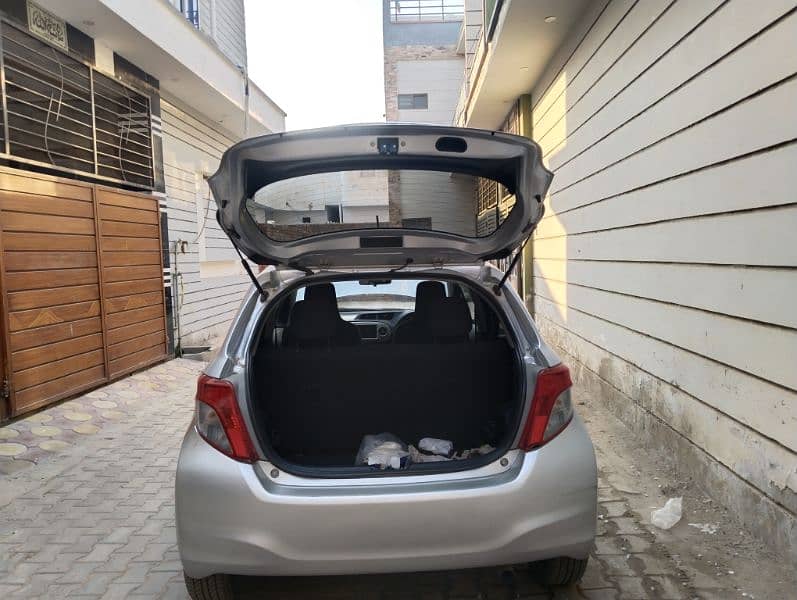 Toyota Vitz 2015 8