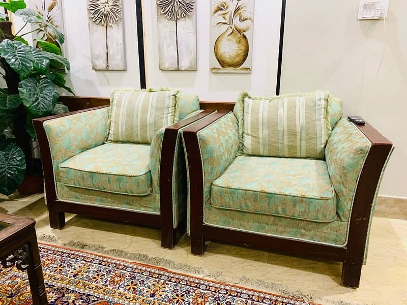 5 seater sofa set with wooden table and carpet 0